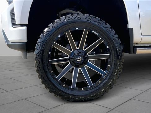 Used 2019 Chevrolet Silverado 1500 High Country image 11