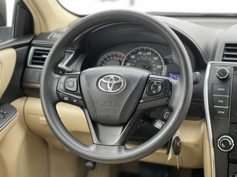 Used 2015 Toyota Camry LE image 23