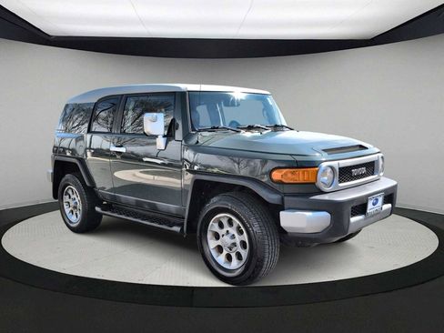 Used 2012 Toyota FJ Cruiser 4WD w/ Upgrade Pkg image 2