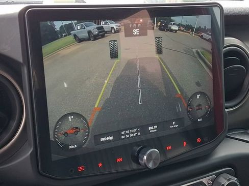 Used 2018 Jeep Wrangler Sport AWD/4WD image 12
