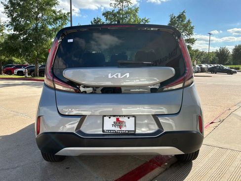 Used 2025 Kia Soul LX w/ LX Technology Package FWD image 7
