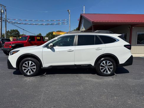 Used 2022 Subaru Outback Premium image 2