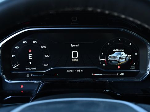 Used 2025 GMC Sierra 1500 Elevation image 17