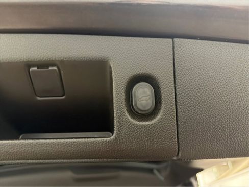 Used 2015 Cadillac Escalade Premium image 20