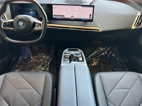 Used 2025 BMW iX xDrive50 w/ Premium Package AWD/4WD image 4