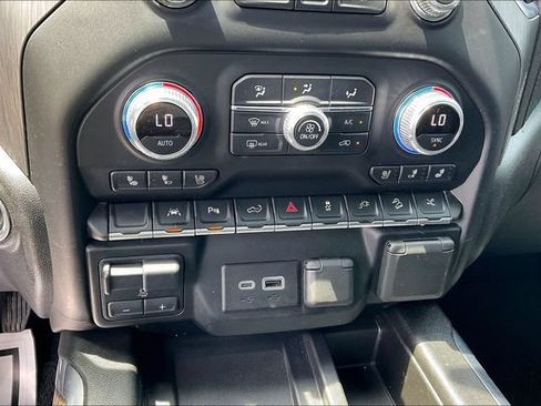Used 2021 GMC Sierra 1500 Denali w/ Denali Premium Package AWD/4WD image 32