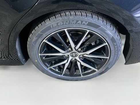 Used 2024 Toyota Camry SE FWD image 11