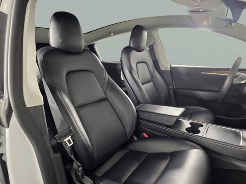 Used 2023 Tesla Model Y Long Range image 31