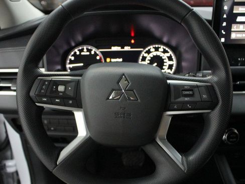 New 2026 Mitsubishi Outlander ES image 8