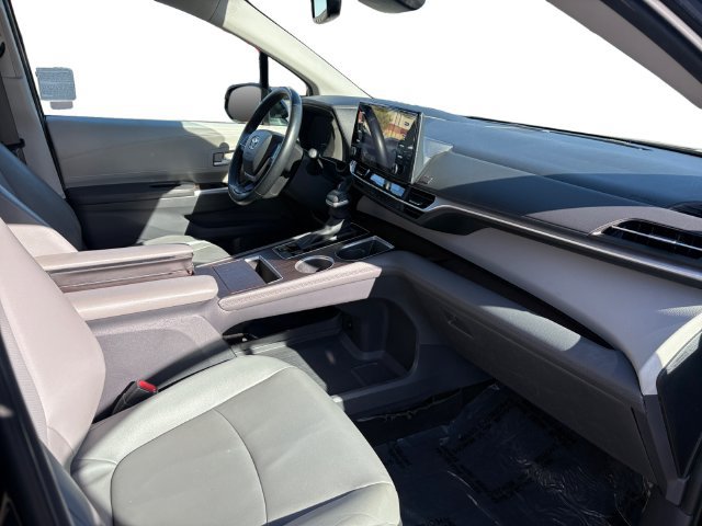 Certified 2022 Toyota Sienna XLE FWD image 20