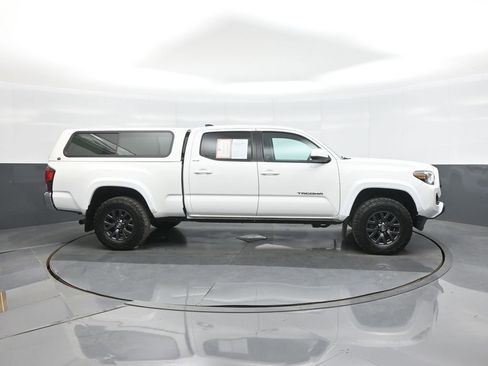 Certified 2022 Toyota Tacoma SR5 AWD/4WD image 8