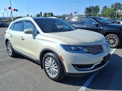 Used 2018 Lincoln MKX Select w/ Select Plus Package AWD/4WD image 3