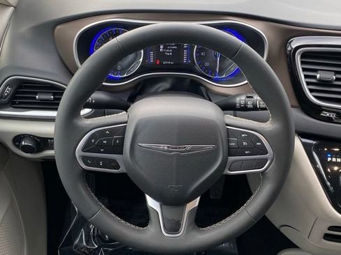 Used 2022 Chrysler Voyager LX FWD image 13