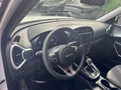 Used 2025 Kia Soul LX w/ LX Technology Package image 28