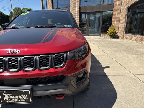 Used 2025 Jeep Compass Trailhawk AWD/4WD image 10