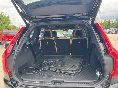 Used 2025 Volvo XC90 T8 Ultra w/ Protection Package Premier image 10