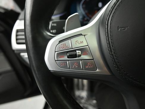 Used 2022 BMW 750i xDrive w/ M Sport Package image 17