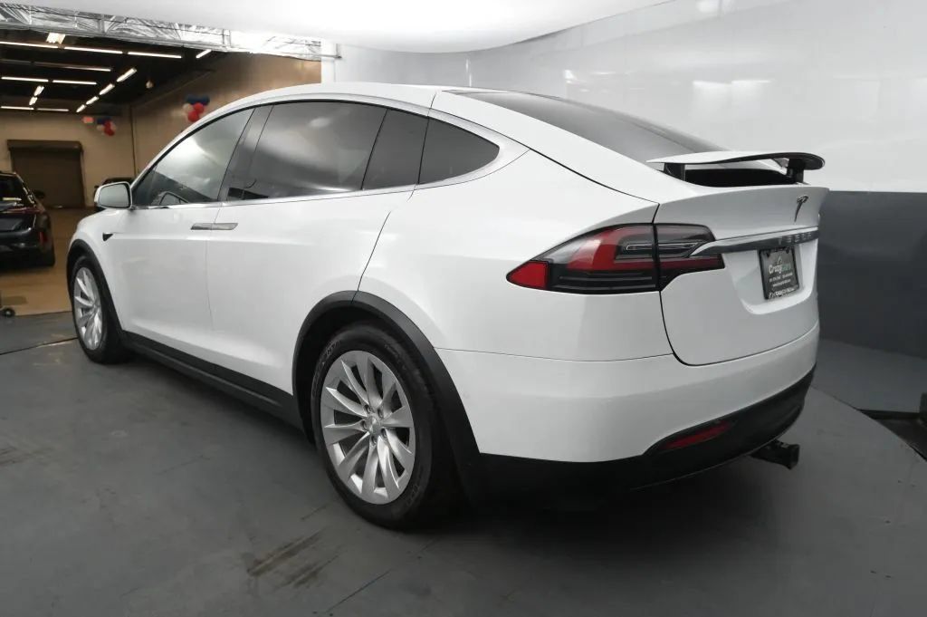 Used 2019 Tesla Model X Long Range AWD/4WD image 3