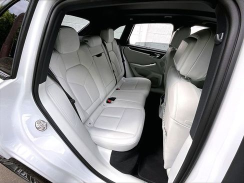 Certified 2025 Porsche Macan S AWD/4WD image 21