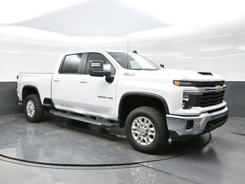 Used 2024 Chevrolet Silverado 2500 LT image 1