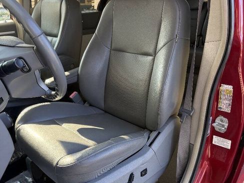 Used 2008 Dodge Grand Caravan SXT FWD image 27