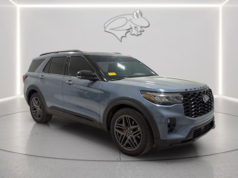 Used 2025 Ford Explorer ST w/ Sun And Sound Package image 7