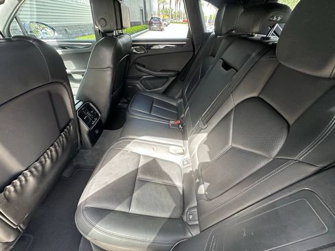 Certified 2018 Porsche Macan S AWD/4WD image 38