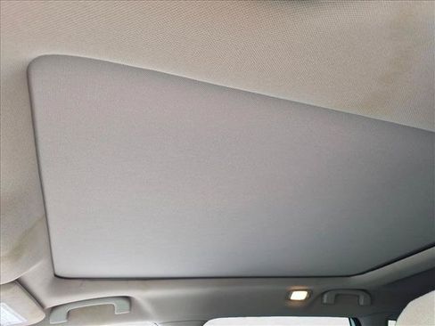 Used 2016 Nissan Rogue SV w/ SV Premium Package AWD/4WD image 11