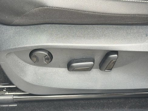 Certified 2023 Volkswagen Tiguan SE R-Line FWD image 10