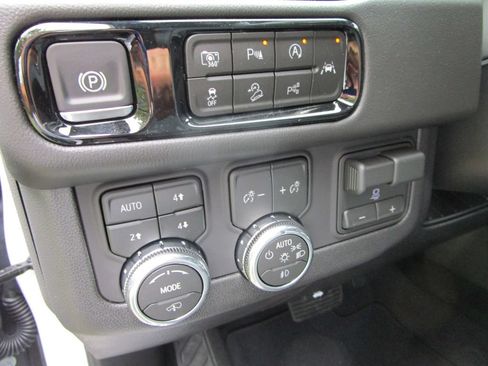 New 2026 GMC Yukon AT4 w/ AT4 Premium Plus Package AWD/4WD image 31