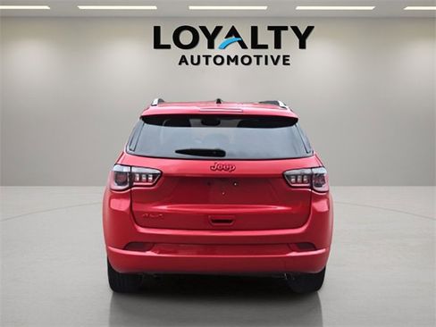 Used 2023 Jeep Compass Limited image 4