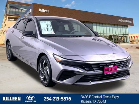 Used 2025 Hyundai Elantra Sport image 11