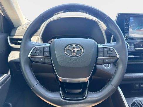 Used 2021 Toyota Highlander XLE AWD/4WD image 26