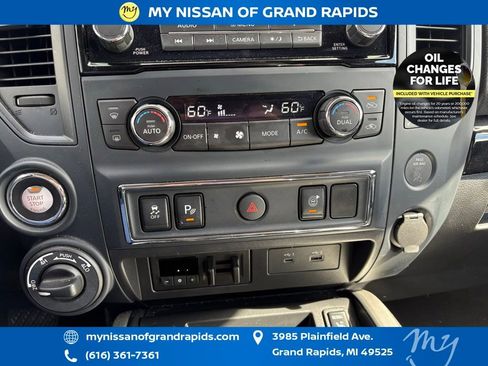 Used 2024 Nissan Titan SV w/ SV Convenience Package image 23