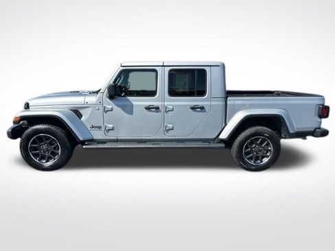 Used 2023 Jeep Gladiator Overland image 3