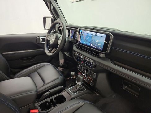 Used 2024 Jeep Wrangler Unlimited Rubicon 4xe AWD/4WD image 17