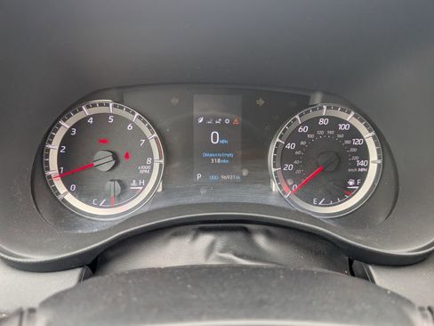 Used 2020 Toyota Highlander L FWD image 15