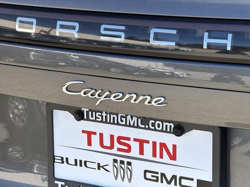 Used 2023 Porsche Cayenne AWD/4WD image 32