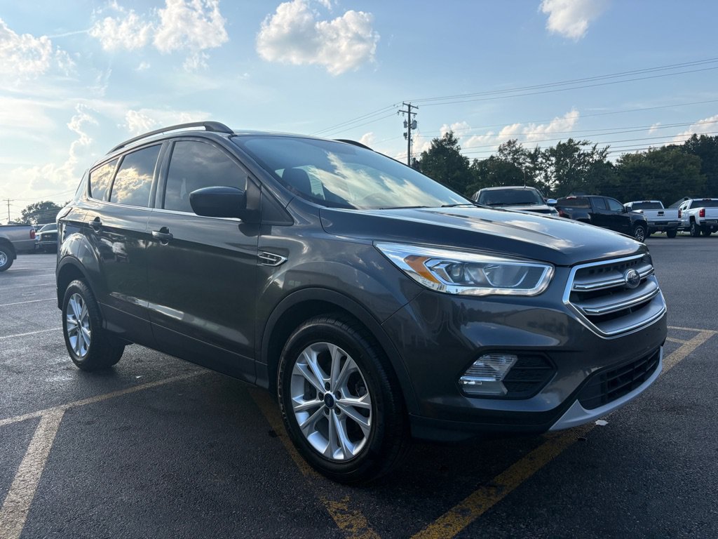 Used 2017 Ford Escape SE w/ Equipment Group 201A FWD image 4
