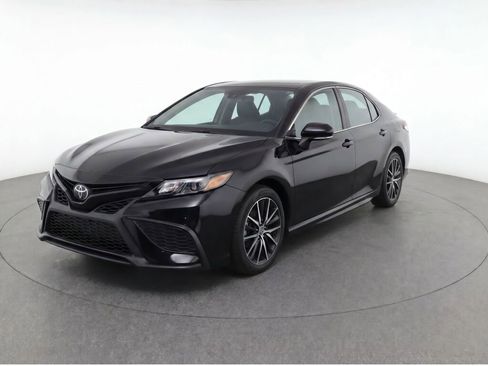 Used 2023 Toyota Camry SE AWD/4WD image 3