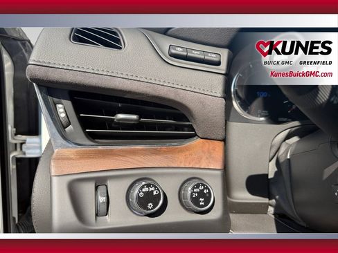 Used 2016 Cadillac Escalade Luxury AWD/4WD image 14