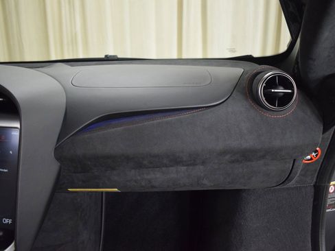 New 2026 McLaren 750S image 22