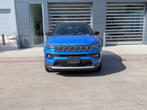 Used 2024 Jeep Compass Limited AWD/4WD image 3