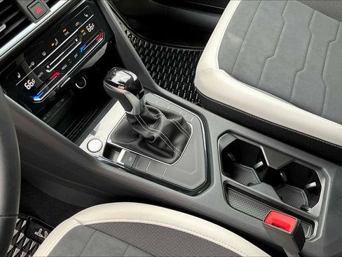 New 2025 Volkswagen Taos SE FWD image 7