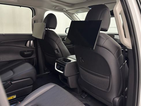 Used 2025 Kia Carnival SX FWD image 21