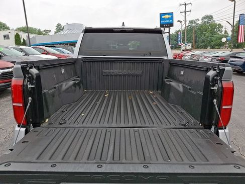 Used 2025 Toyota Tacoma SR5 AWD/4WD image 28