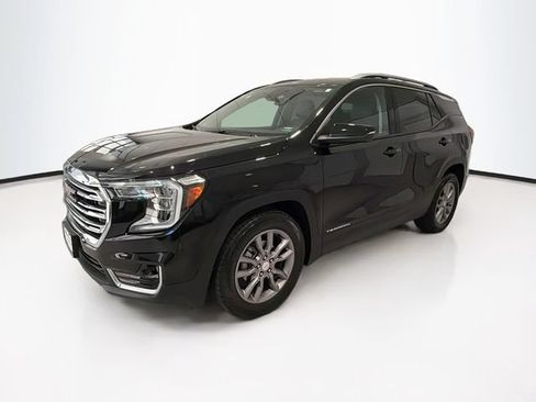 Used 2024 GMC Terrain SLT FWD image 3