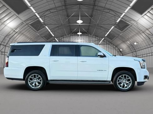 Used 2016 GMC Yukon XL SLT w/ Open Road Package AWD/4WD image 8