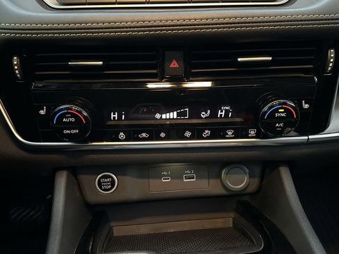 Used 2022 Nissan Rogue SV w/ SV Premium Package image 17