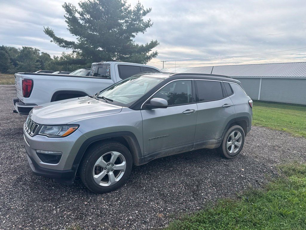 Used 2018 Jeep Compass Latitude w/ Cold Weather Group AWD/4WD image 6